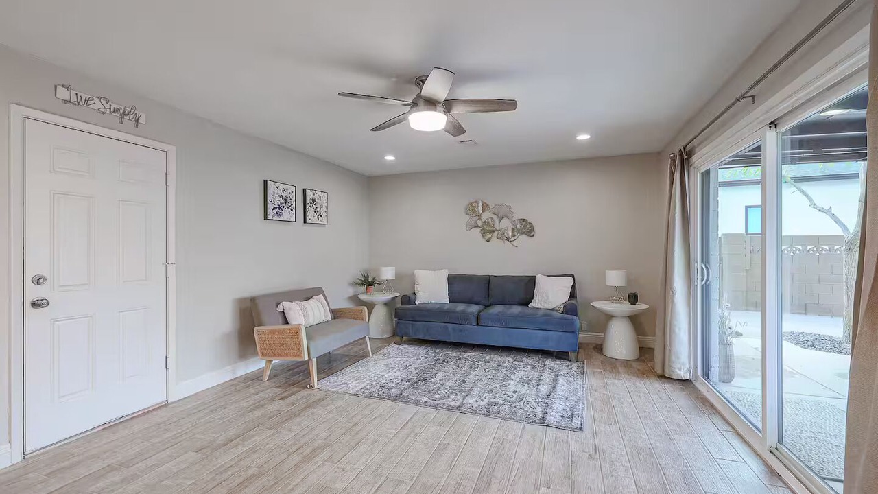 Photo of Livingroom in Melrose Paradise