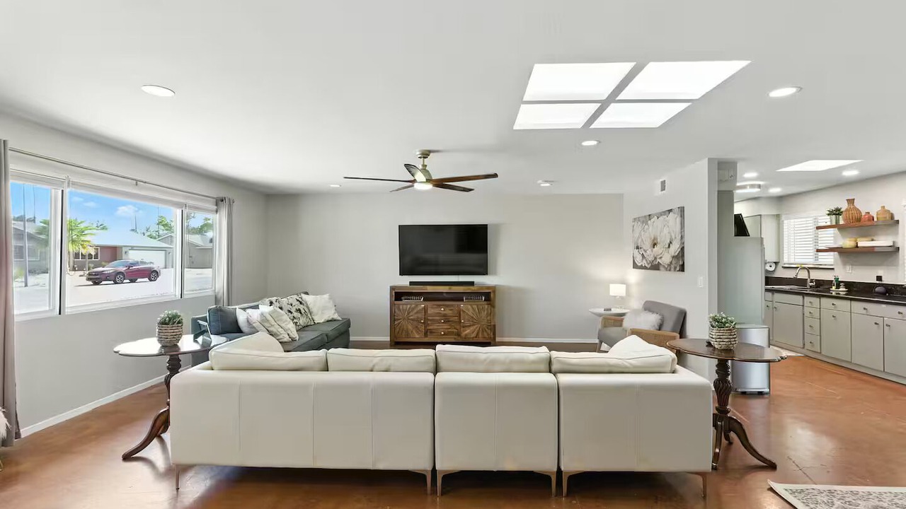 Photo of Livingroom in Melrose Paradise