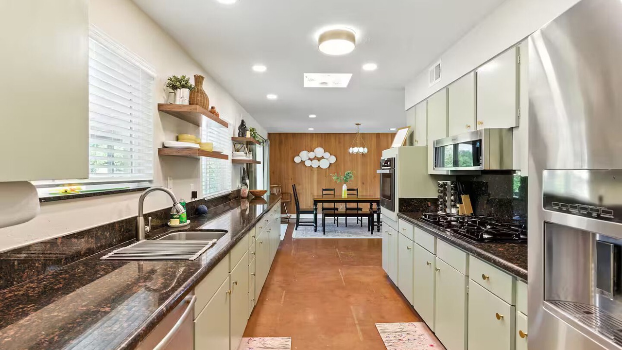 Photo of Kitchen in Melrose Paradise