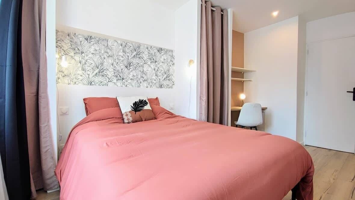 Photo of Bedroom in Fives