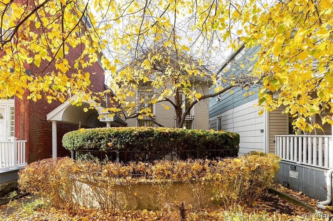 Photo of Outdoor in Lakeview