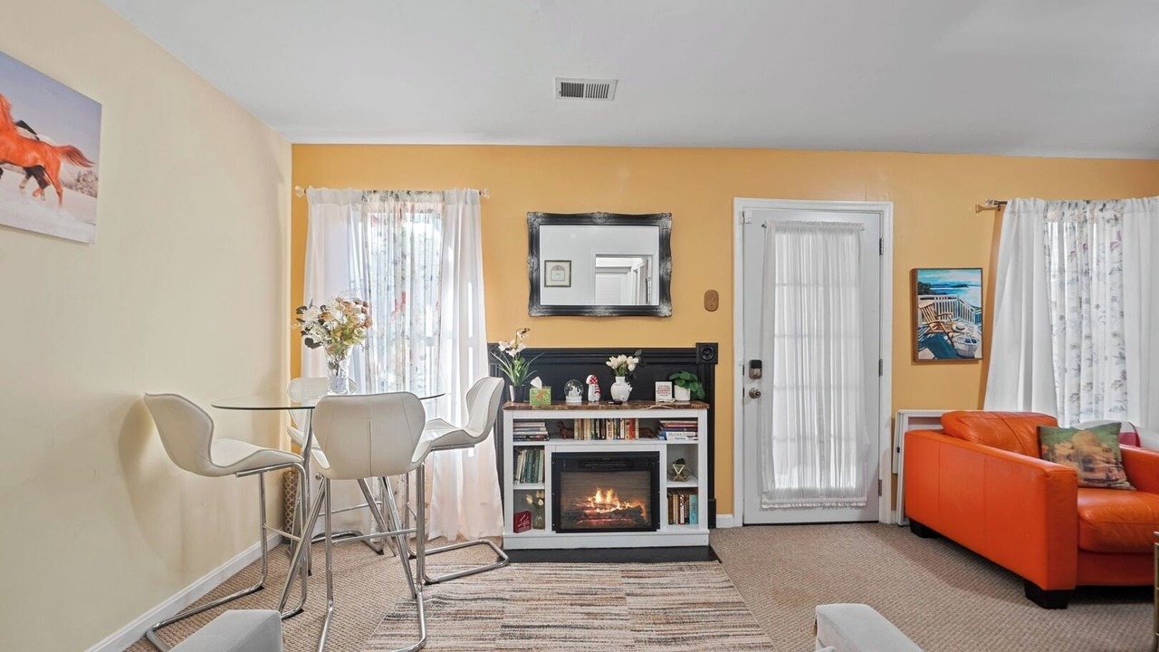 Photo of Livingroom in Centreville