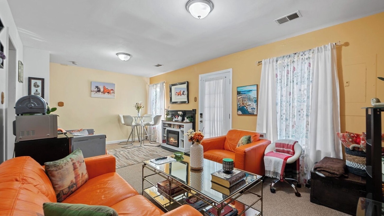 Photo of Livingroom in Centreville