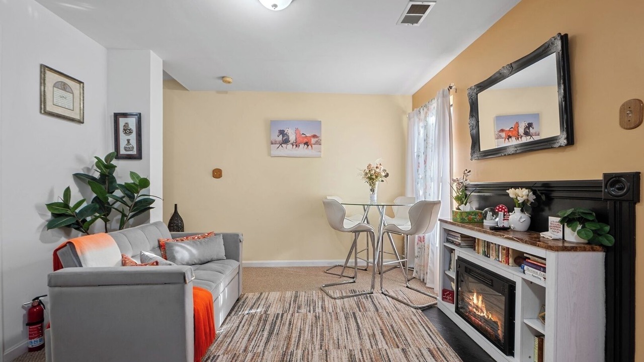 Photo of Livingroom in Centreville