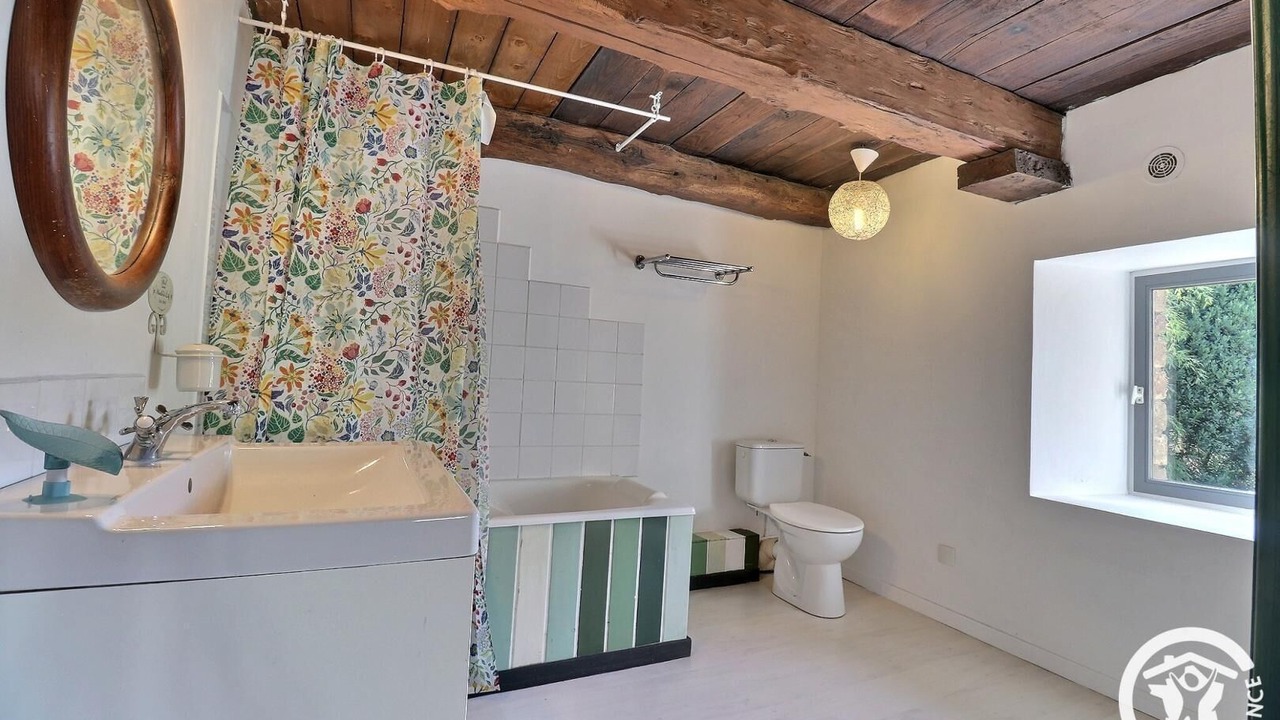 Photo of Bathroom in Combourg