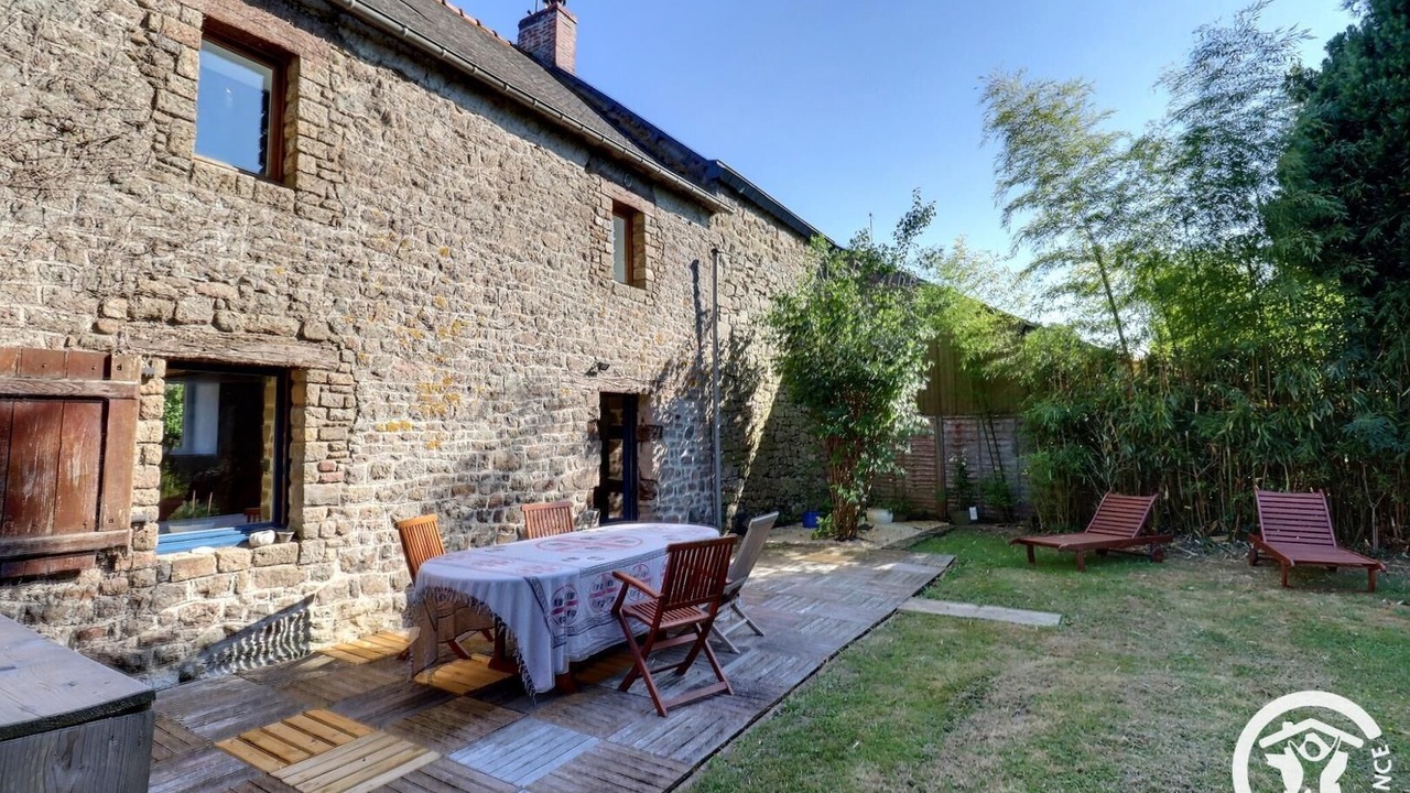 Photo of Outdoor in Combourg