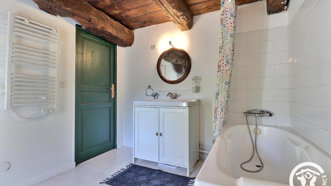 Photo of Bathroom in Combourg