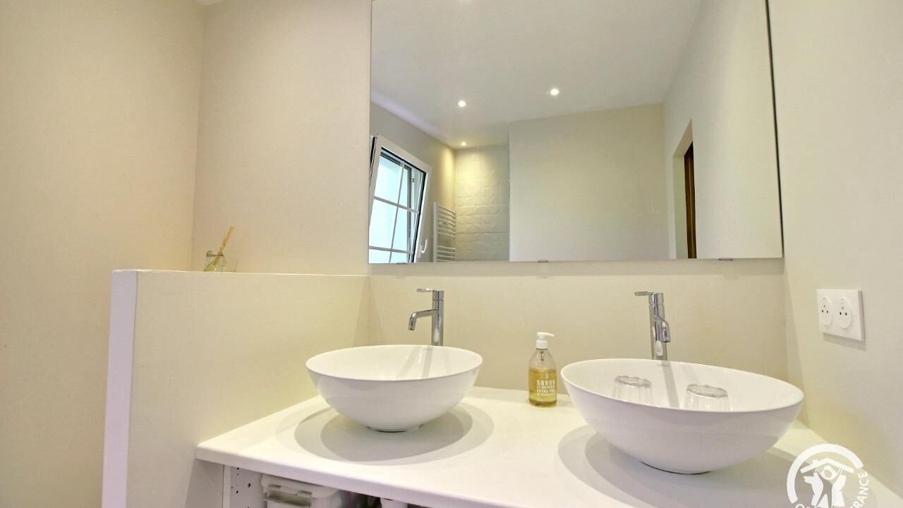 Photo of Bathroom in Groix