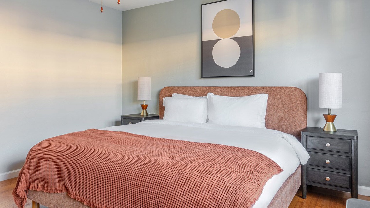 Photo of Bedroom in Downtown North