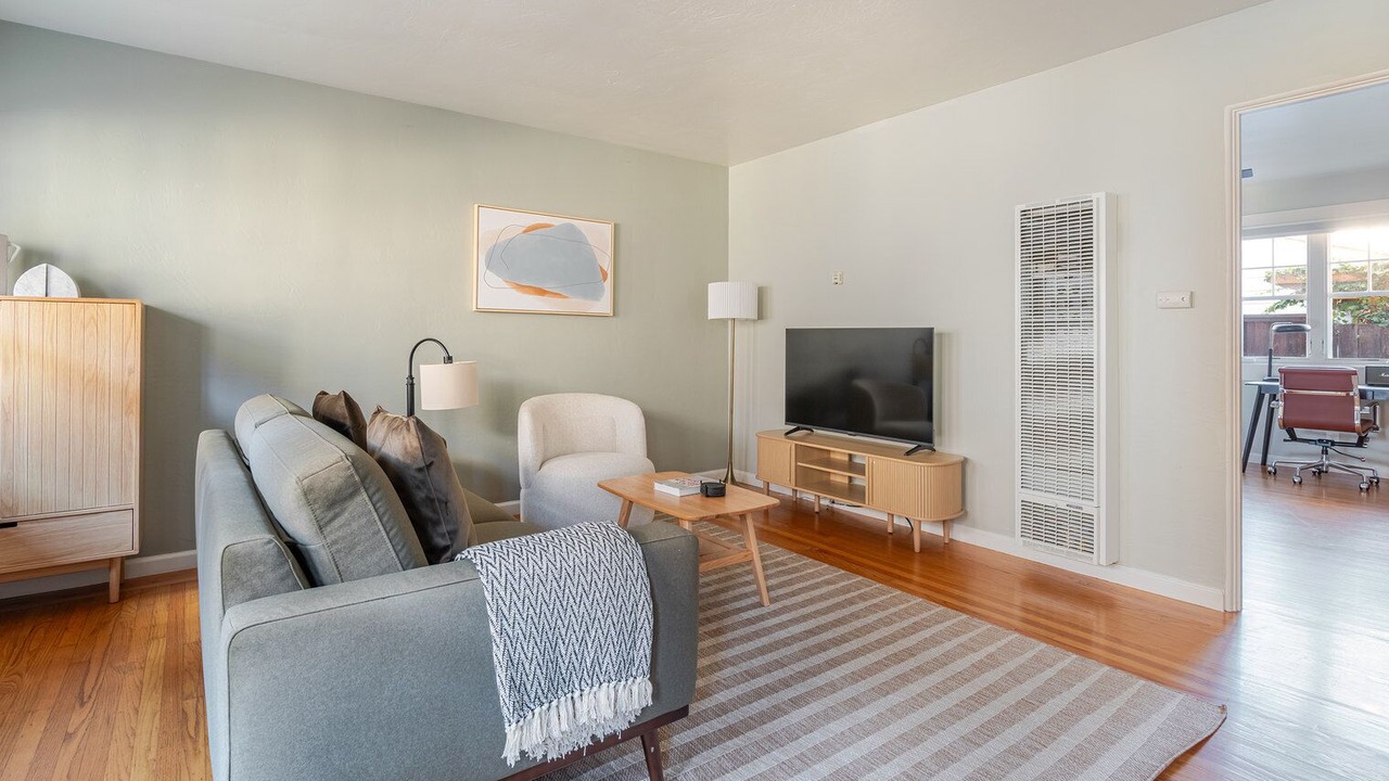 Photo of Livingroom in Downtown North