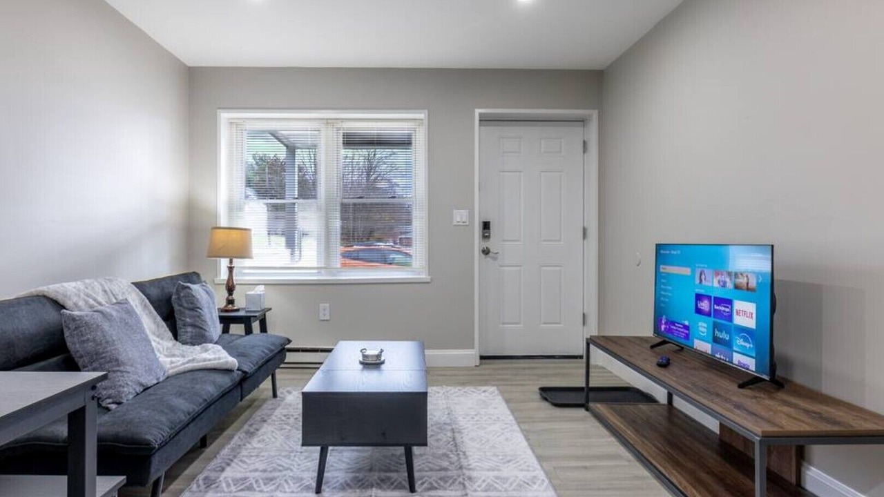 Photo of Livingroom in West Lebanon