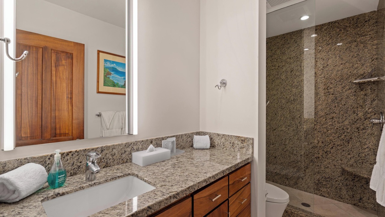 Photo of Bathroom in Historic Lahaina Front Street