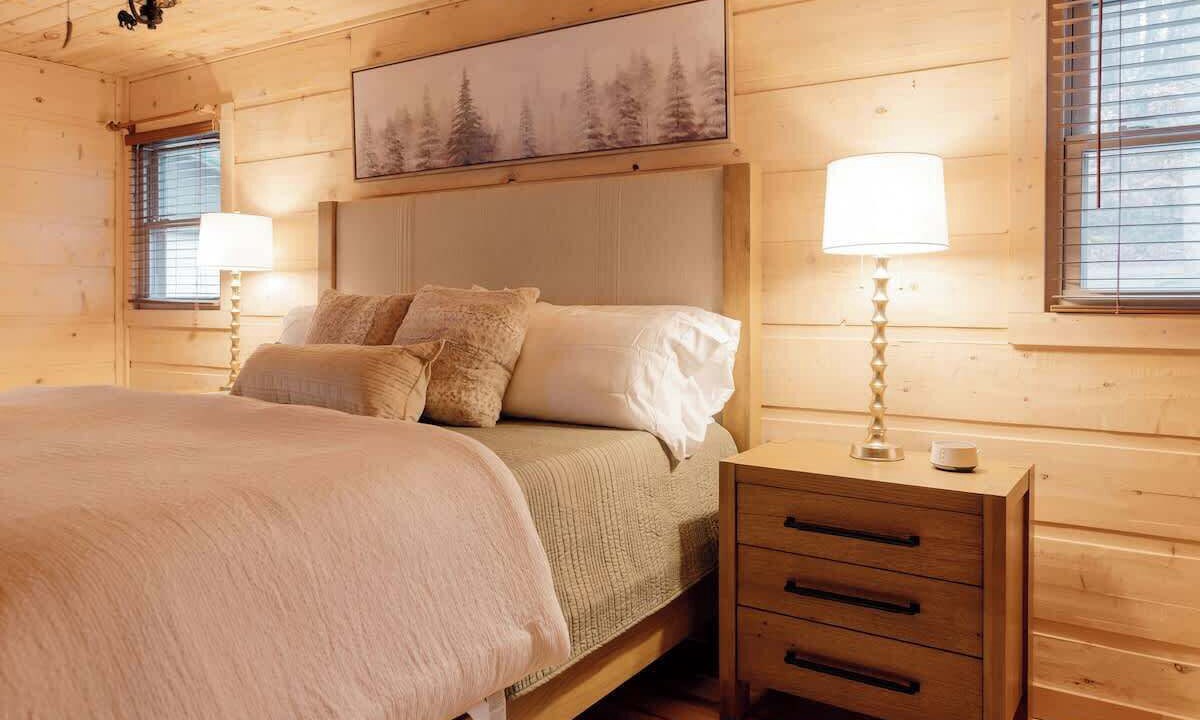 Photo of Bedroom in Piney Flats
