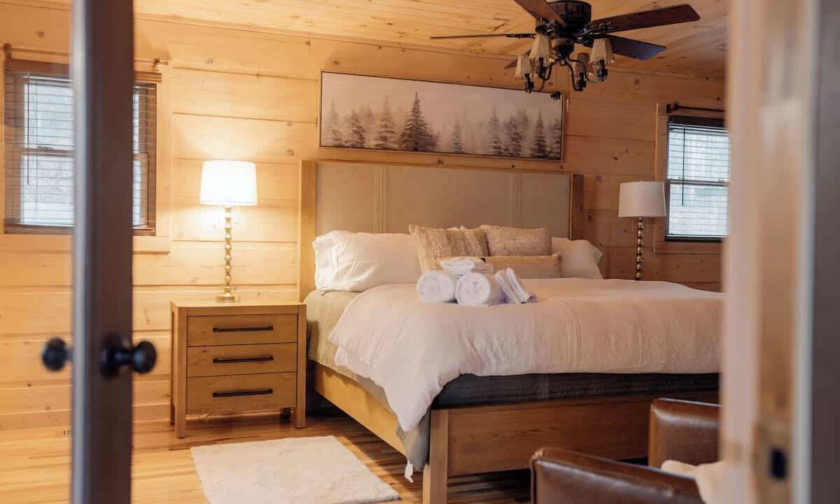 Photo of Bedroom in Piney Flats