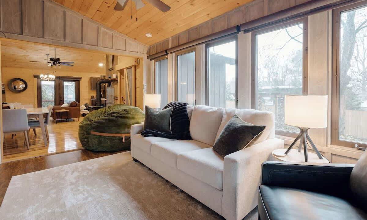 Photo of Livingroom in Piney Flats