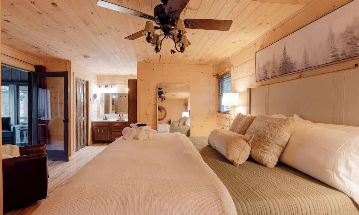 Photo of Bedroom in Piney Flats