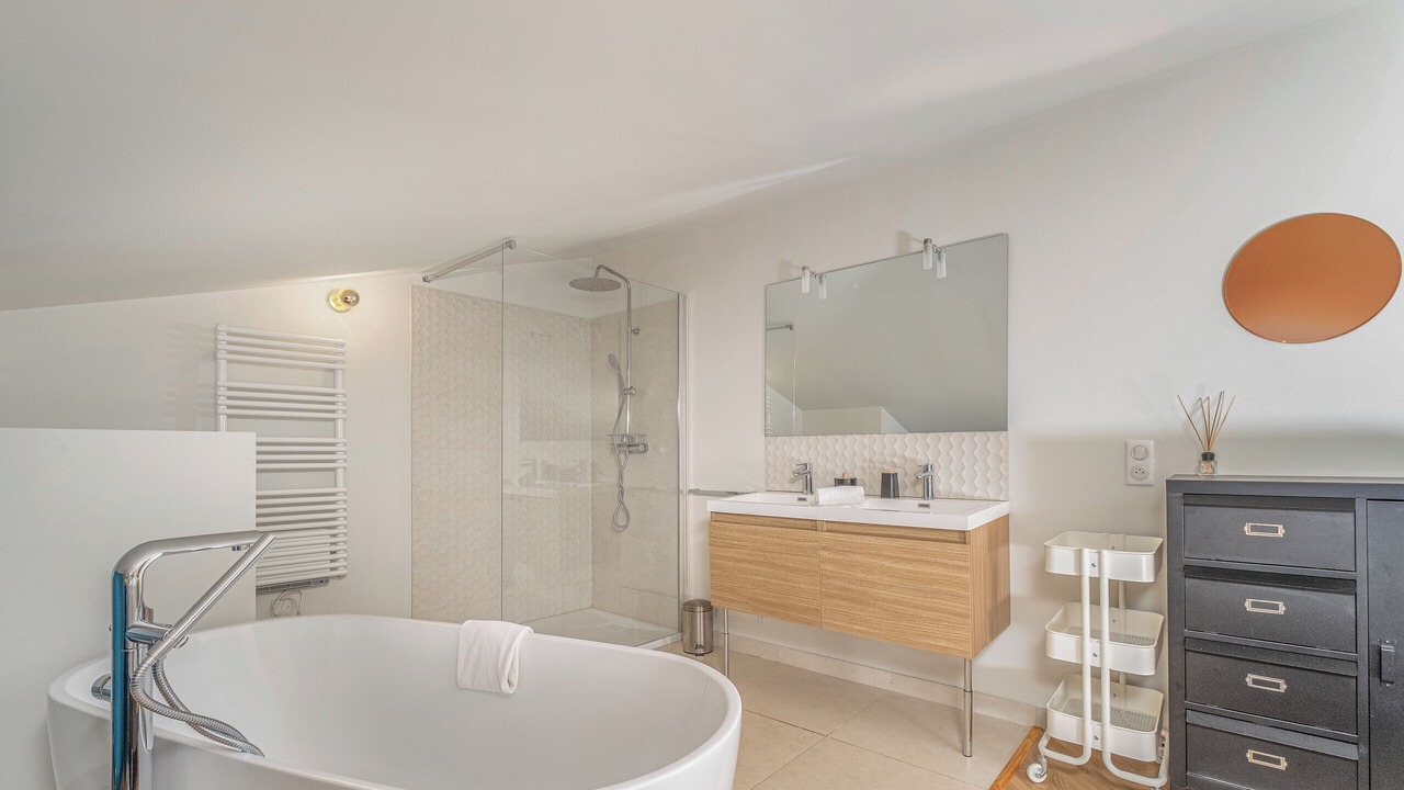 Photo of Bathroom in Lourmarin