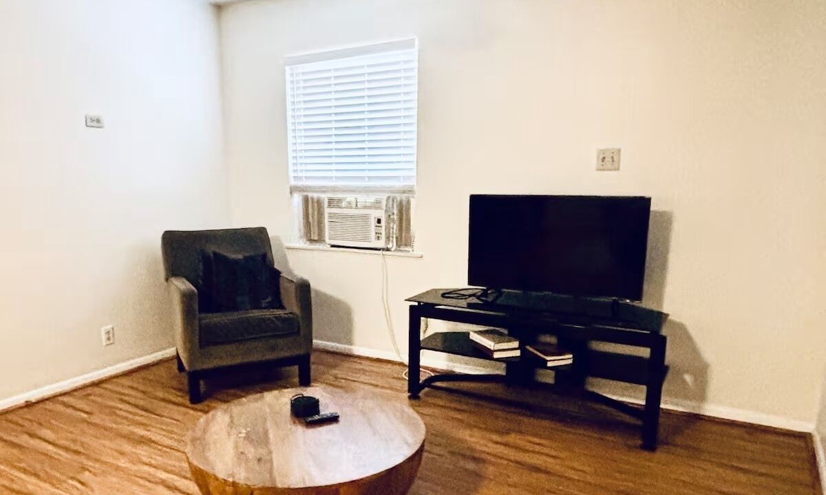 Photo of Livingroom in Sharpstown