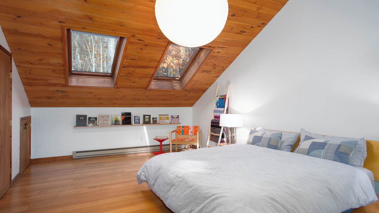 Photo of Bedroom in Monterey