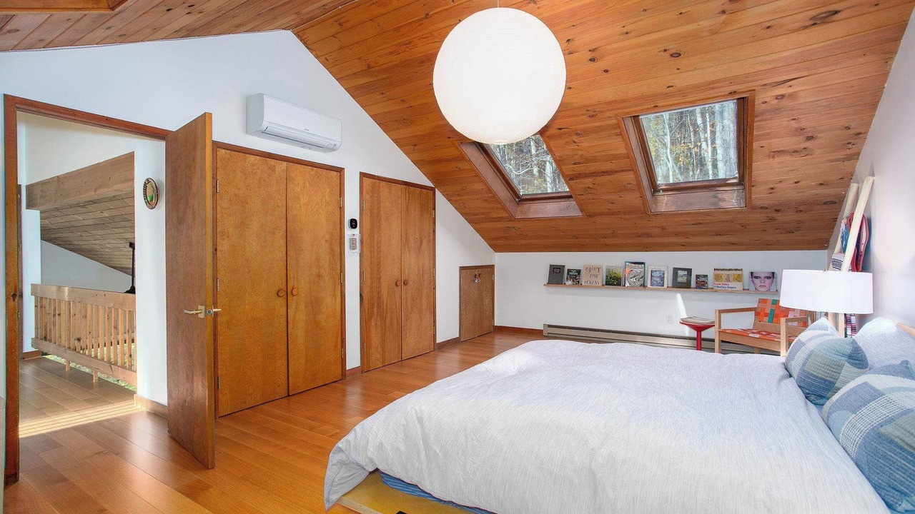 Photo of Bedroom in Monterey