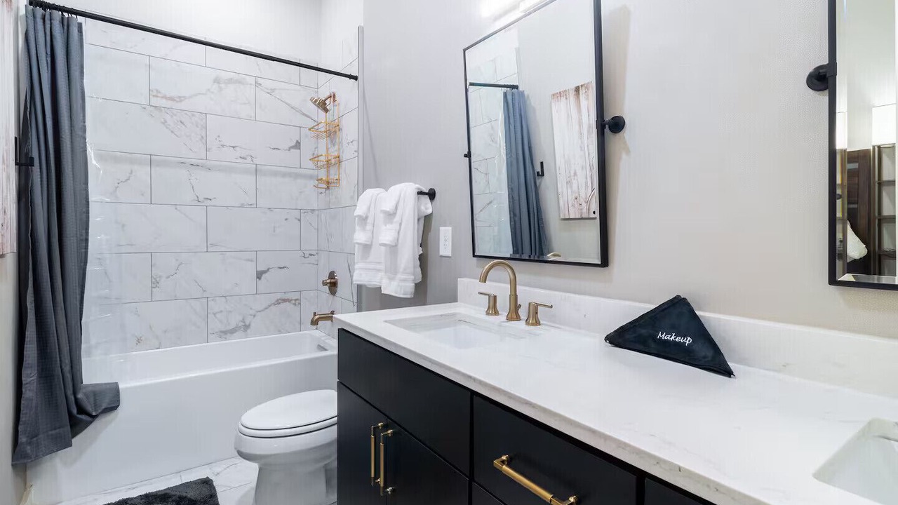 Photo of Bathroom in Music Row