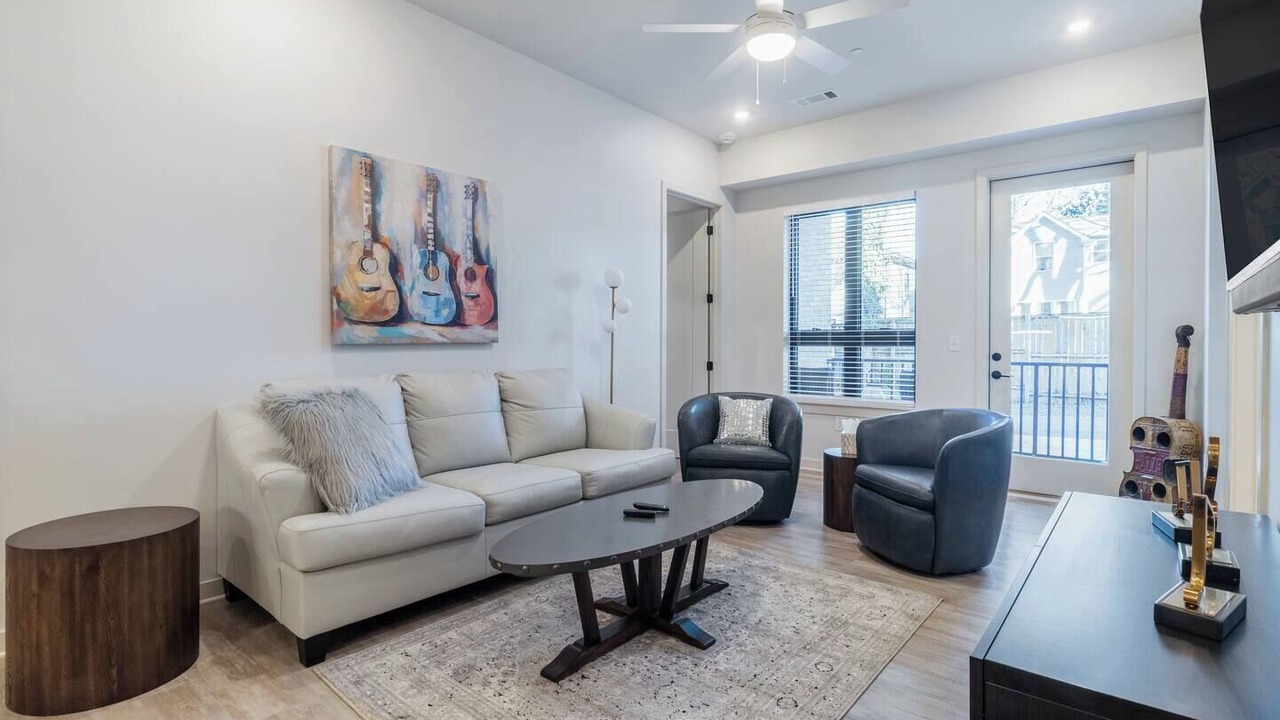 Photo of Livingroom in Music Row