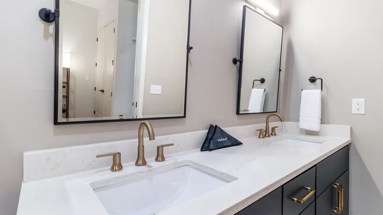 Photo of Bathroom in Music Row