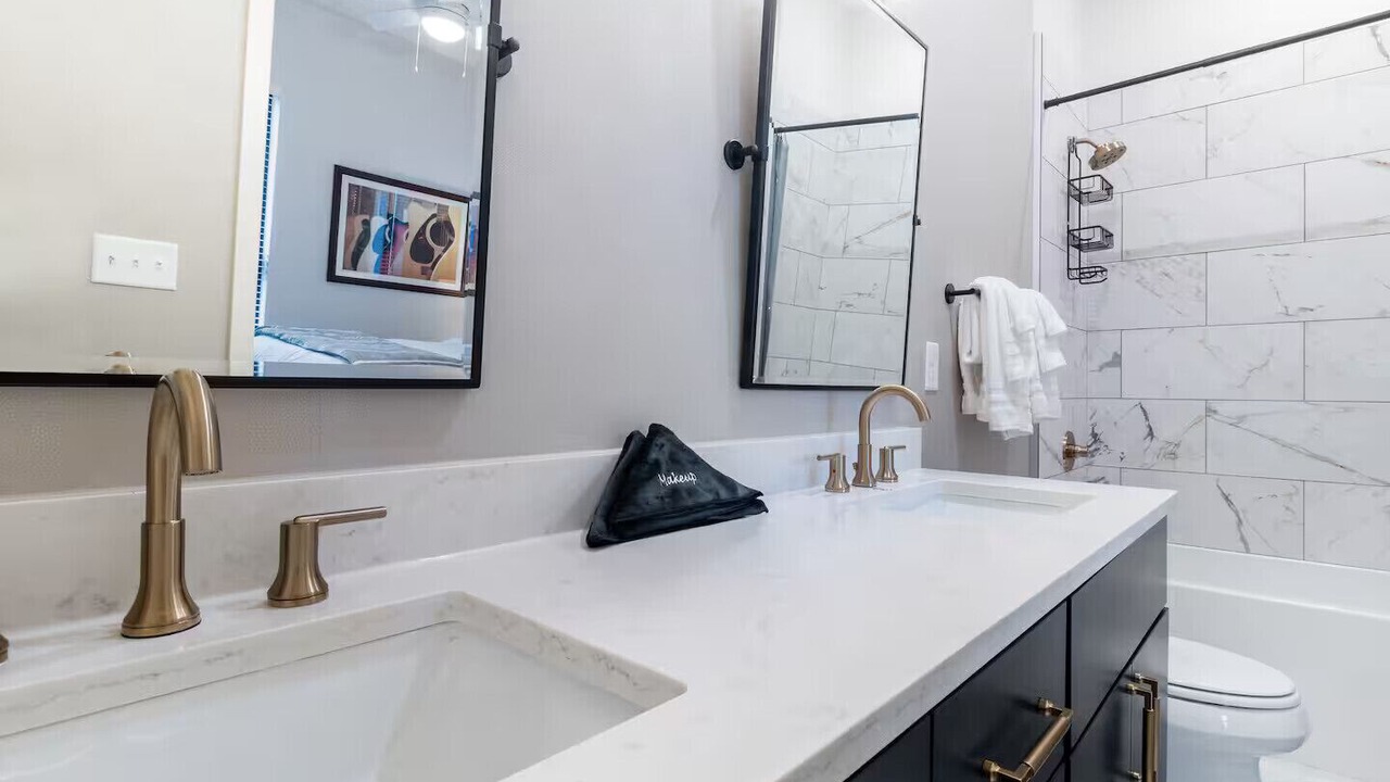 Photo of Bathroom in Music Row