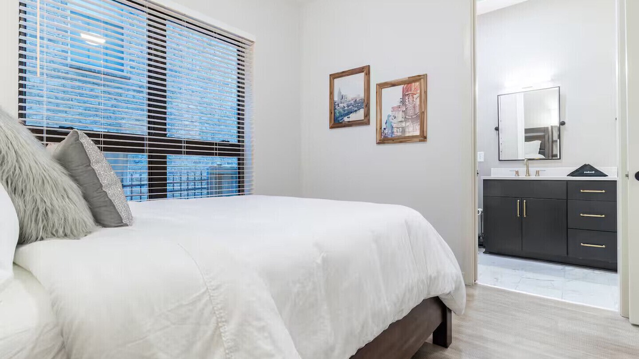 Photo of Bedroom in Music Row