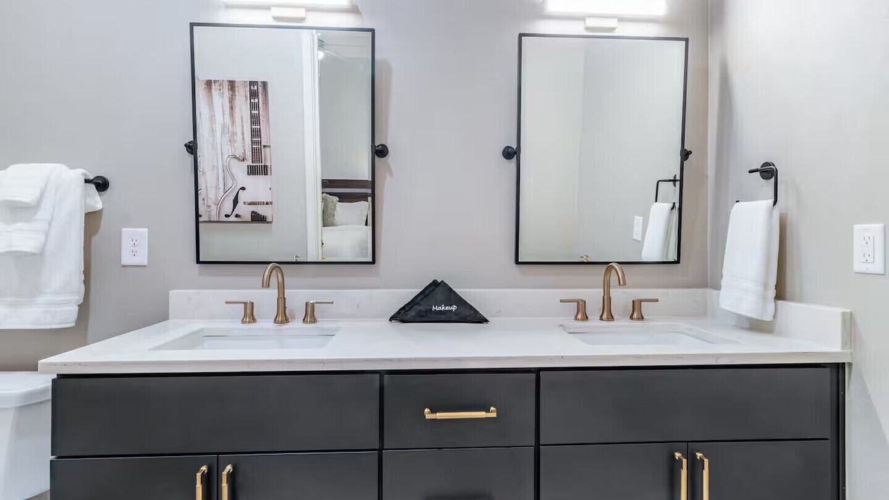 Photo of Bathroom in Music Row