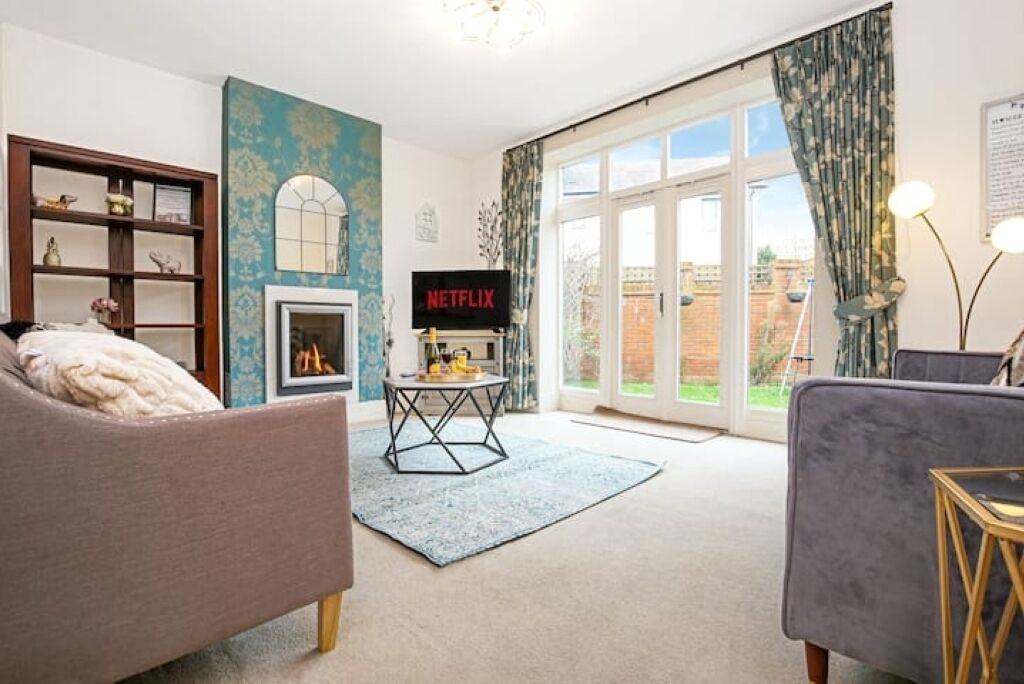 Photo of Livingroom in Newport Pagnell