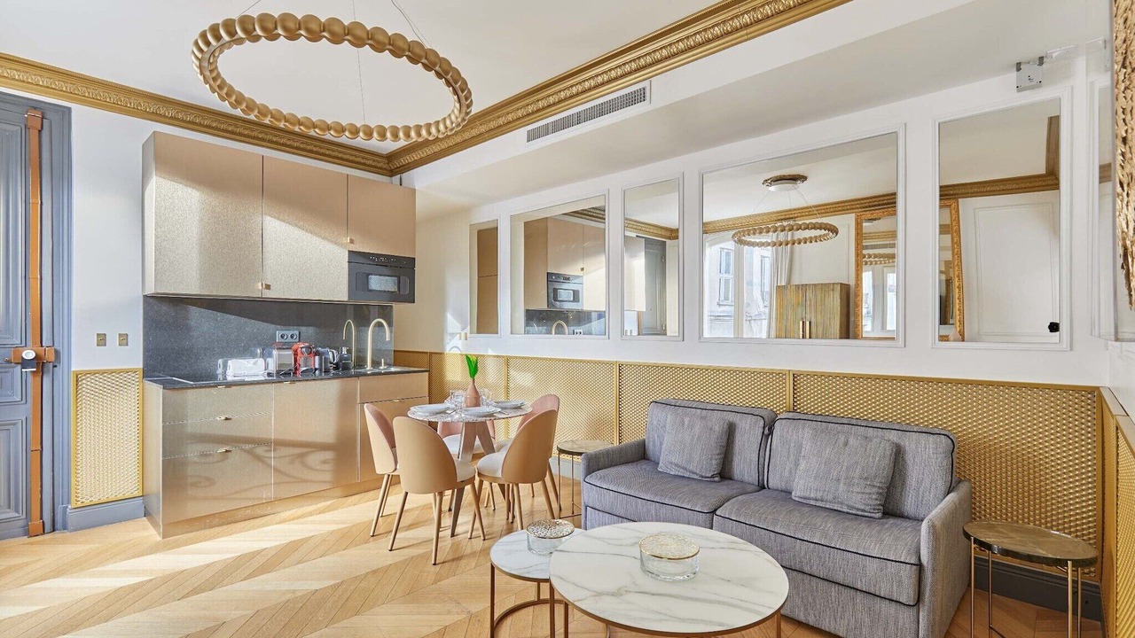 Photo of Livingroom in 8th Arrondissement