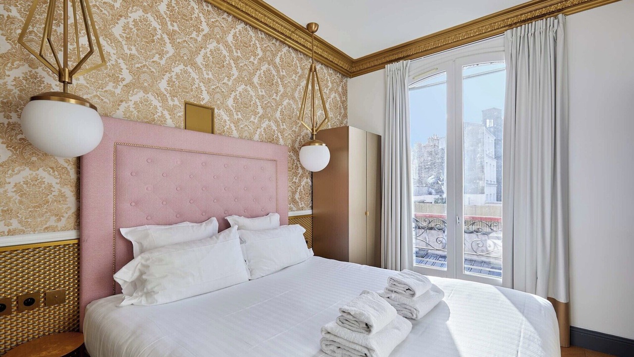 Photo of Bedroom in 8th Arrondissement