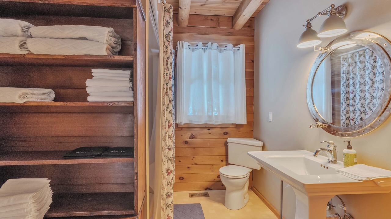Photo of Bathroom in Town of Torrey