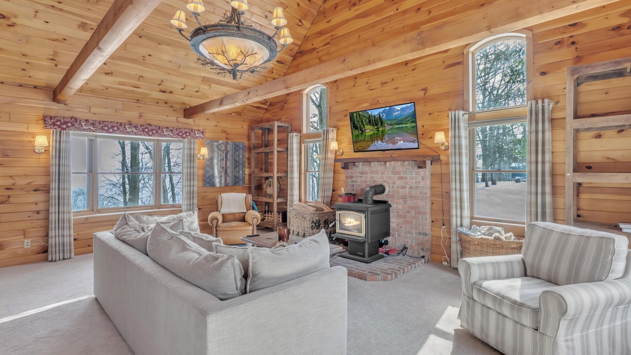 Photo of Livingroom in Town of Torrey