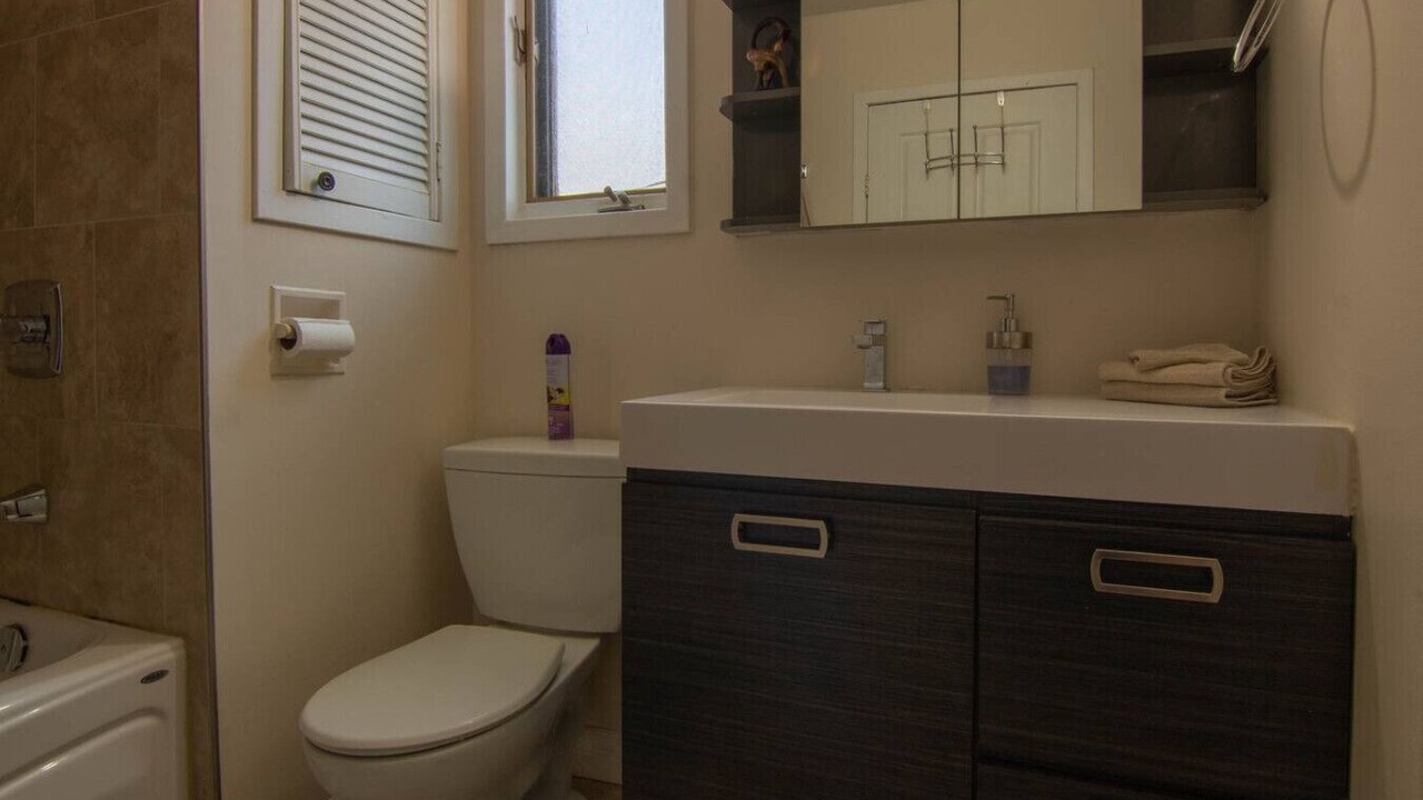 Photo of Bathroom in Longueuil