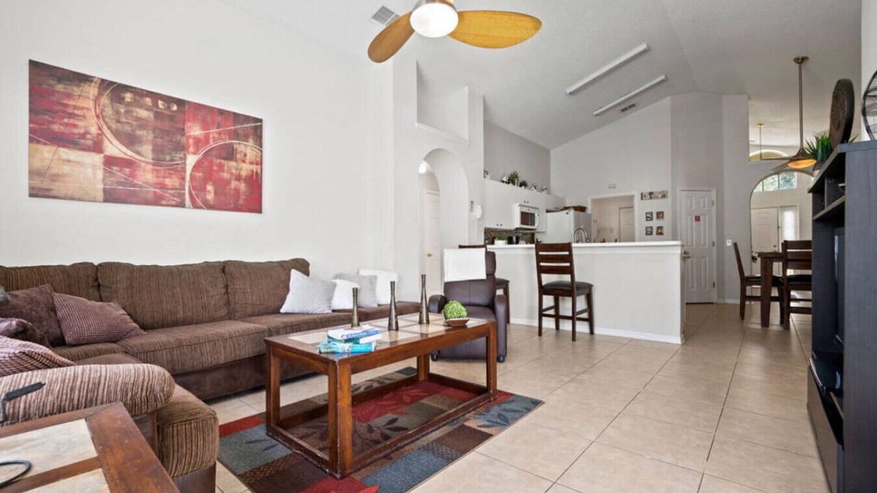 Photo of Livingroom in Eagle Pointe South