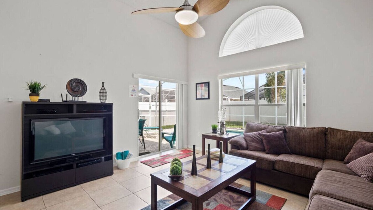 Photo of Livingroom in Eagle Pointe South