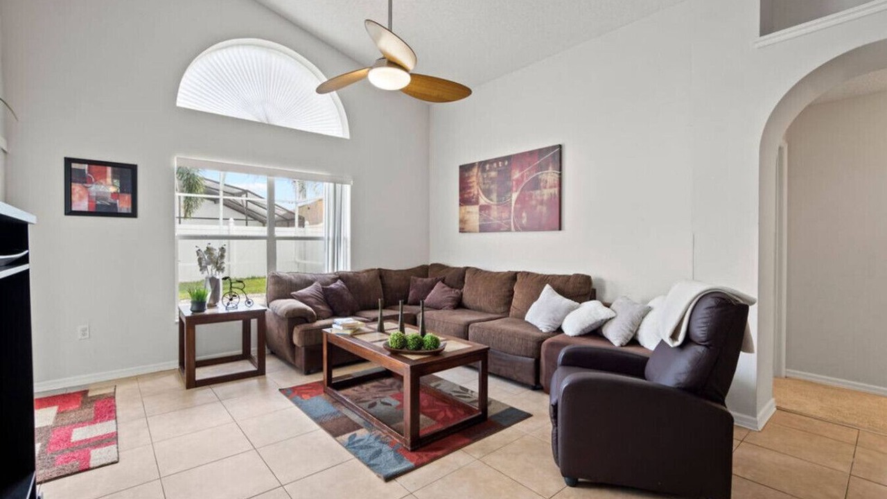 Photo of Livingroom in Eagle Pointe South
