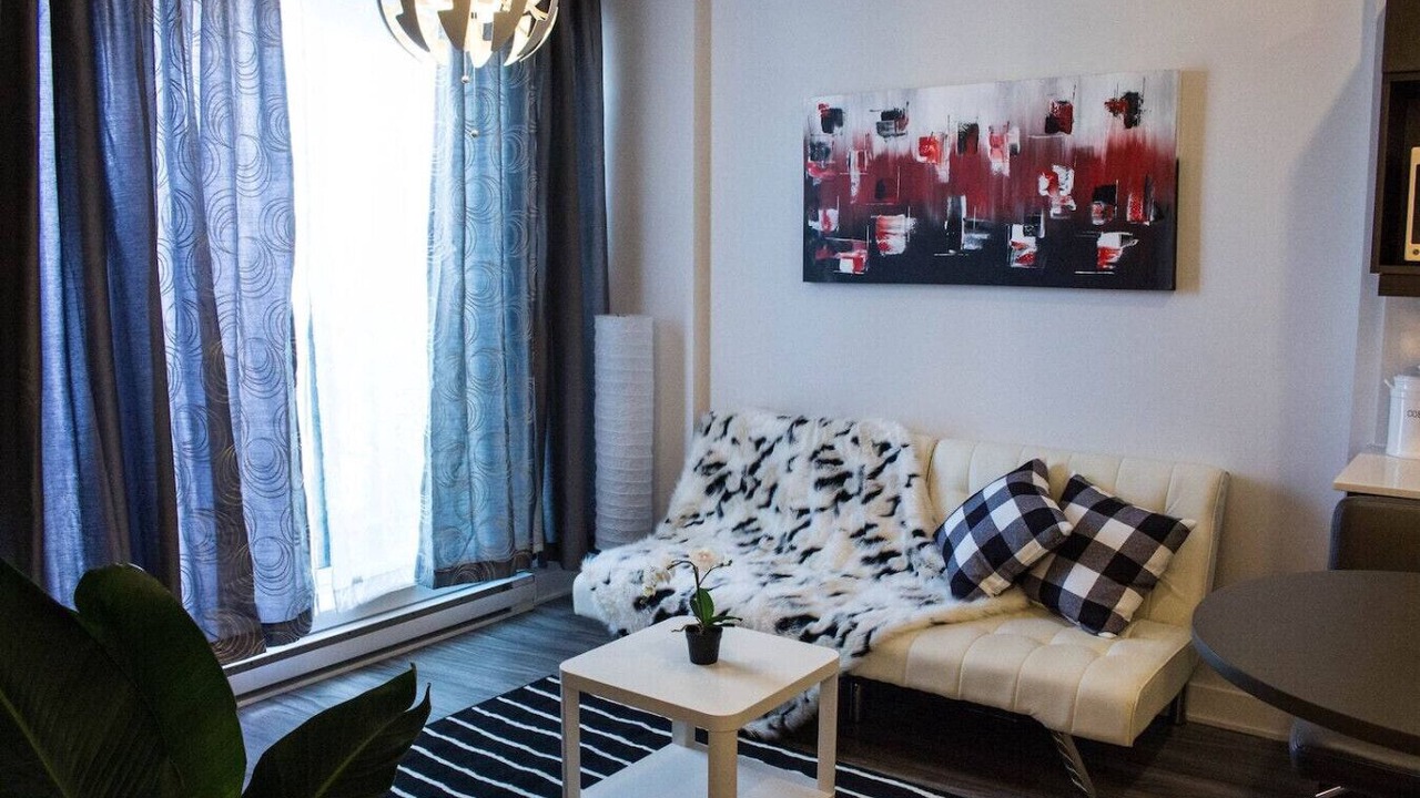 Photo of Livingroom in Cote-Des-Neiges—Notre-Dame-De-Grace