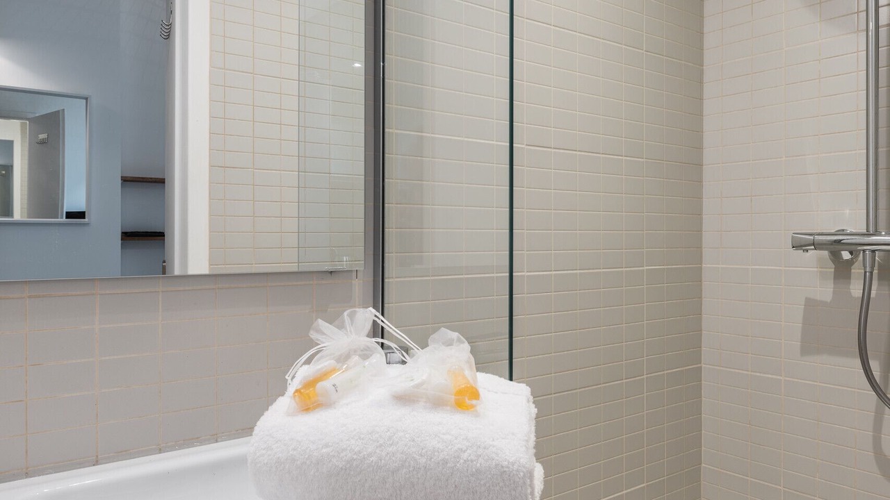 Photo of Bathroom in 2nd Arrondissement