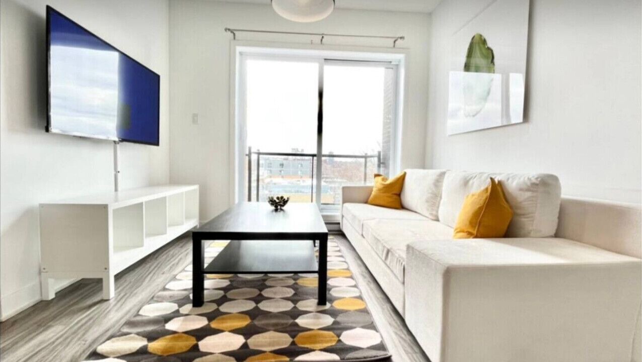 Photo of Livingroom in Cote-Des-Neiges—Notre-Dame-De-Grace