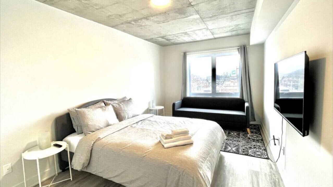 Photo of Bedroom in Cote-Des-Neiges—Notre-Dame-De-Grace