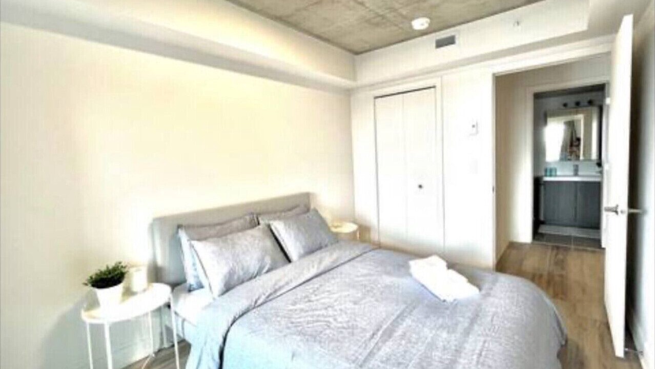 Photo of Bedroom in Cote-Des-Neiges—Notre-Dame-De-Grace