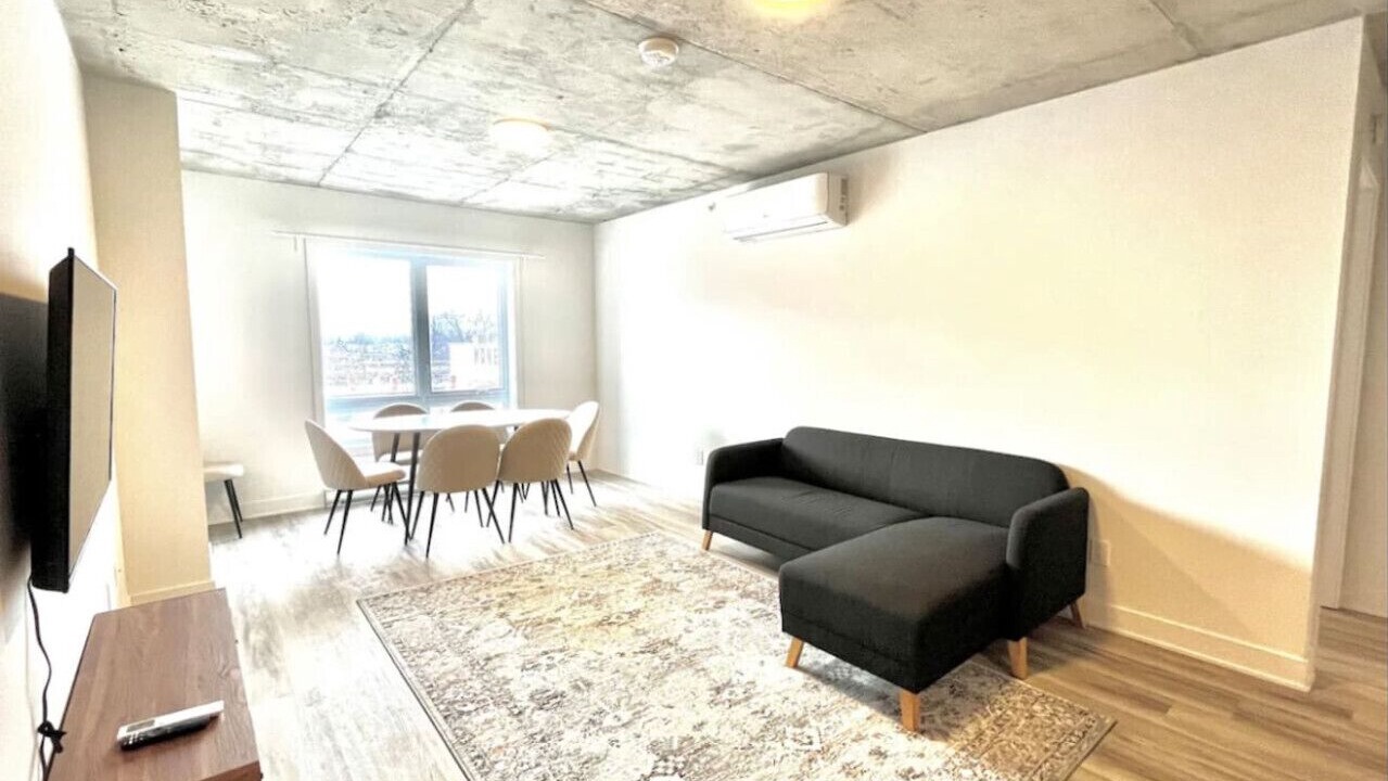 Photo of Livingroom in Cote-Des-Neiges—Notre-Dame-De-Grace