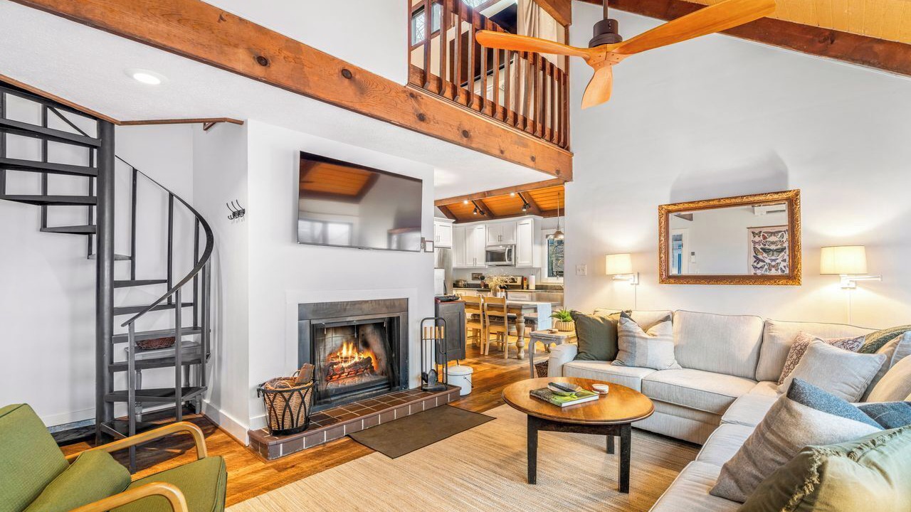 Photo of Livingroom in Wintergreen