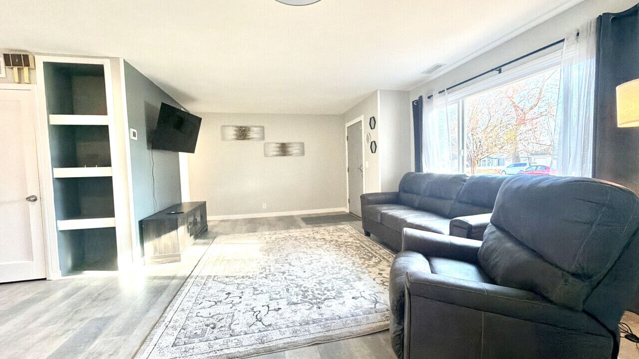 Photo of Livingroom in Tri-Cities