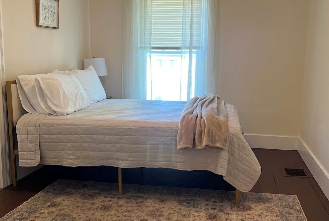 Photo of Bedroom in Oakland