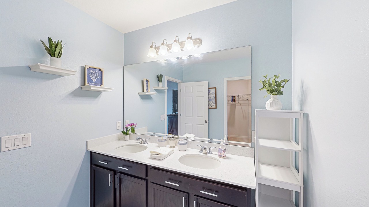Photo of Bathroom in Groveland