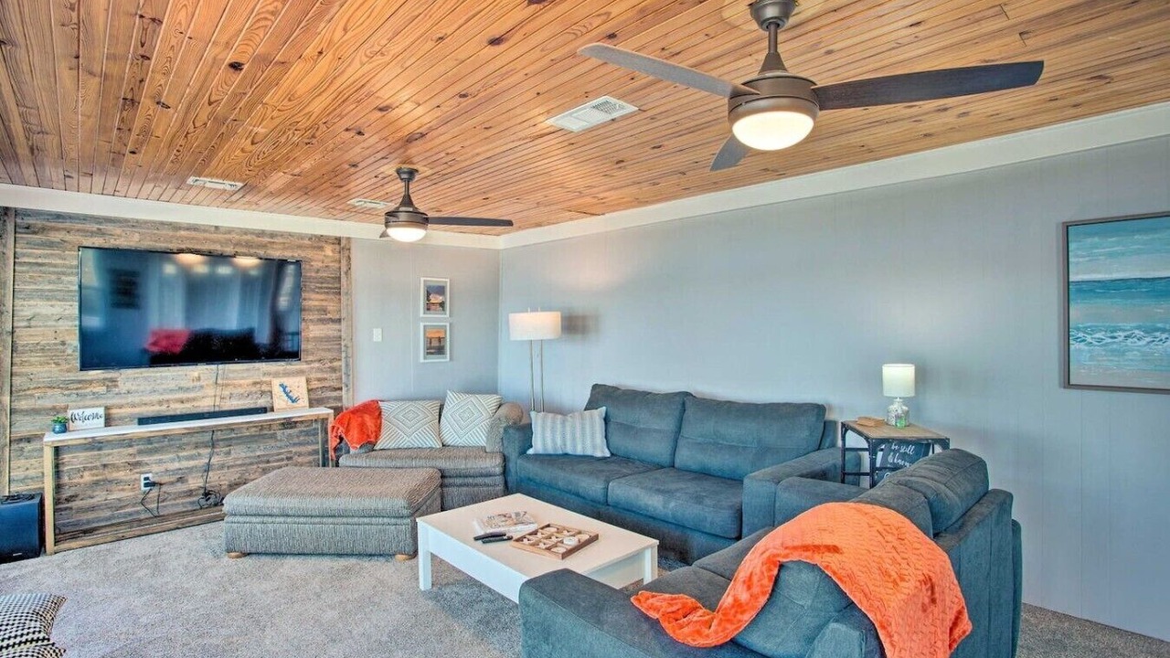 Photo of Livingroom in Enchanted Oaks
